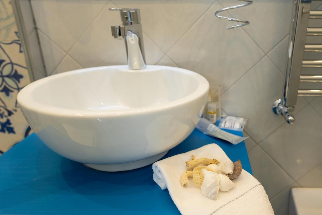 Grecale - Amazing Apartment With Patio And Sea View Майори Екстериор снимка