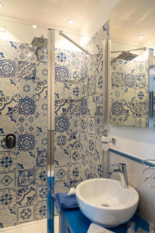 Grecale - Amazing Apartment With Patio And Sea View Майори Екстериор снимка