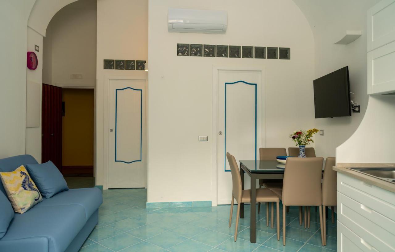 Grecale - Amazing Apartment With Patio And Sea View Майори Екстериор снимка